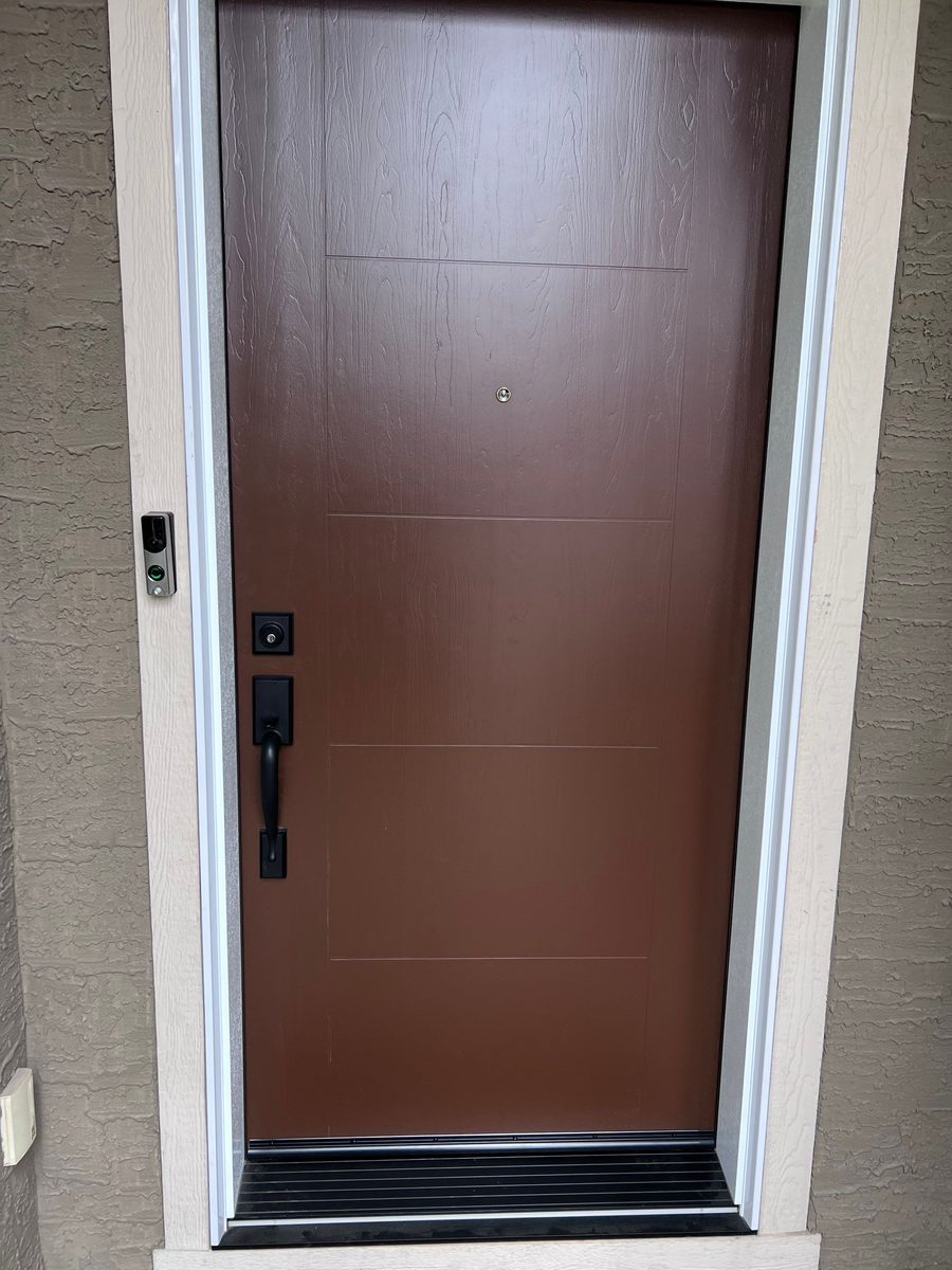 Mastergrain fiberglass door with wood grain finish
